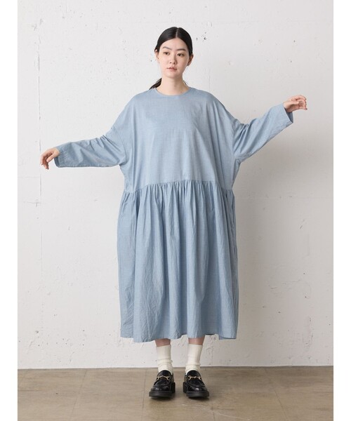MidiUmi（ミディウミ）の「MidiUmi シャンブレーギャザーワンピース（ワンピース・レディース・ブルー/ブラック・FREE）」の8枚目の写真