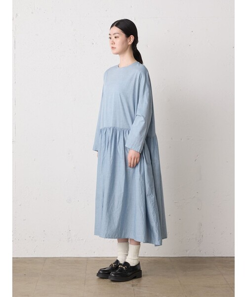MidiUmi（ミディウミ）の「MidiUmi シャンブレーギャザーワンピース（ワンピース・レディース・ブルー/ブラック・FREE）」の9枚目の写真