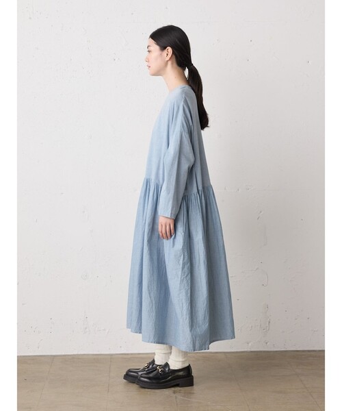 MidiUmi（ミディウミ）の「MidiUmi シャンブレーギャザーワンピース（ワンピース・レディース・ブルー/ブラック・FREE）」の10枚目の写真