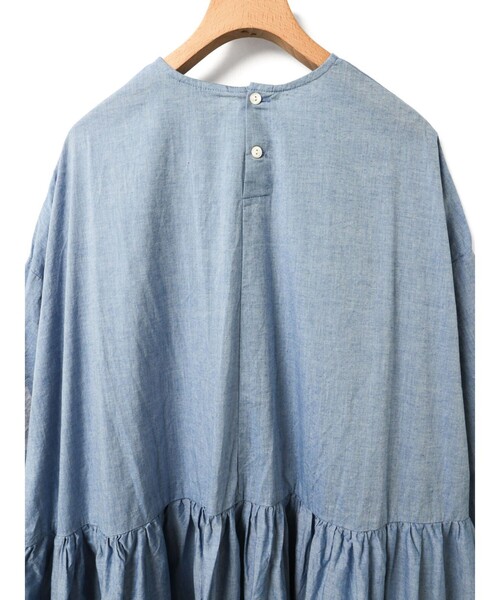 MidiUmi（ミディウミ）の「MidiUmi シャンブレーギャザーワンピース（ワンピース・レディース・ブルー/ブラック・FREE）」の4枚目の写真