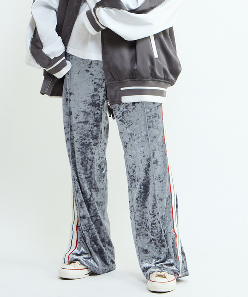 CONVERSE TOKYO（コンバーストウキョウ）の「SIDE LINE CRASHED VELOR TRACK PANTS（その他パンツ・レディース・ピンク/グレー/ブルー/ブラック・SMALL/MEDIUM）」の3枚目の写真