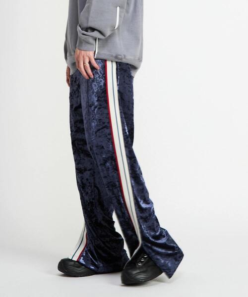 CONVERSE TOKYO（コンバーストウキョウ）の「SIDE LINE CRASHED VELOR TRACK PANTS（その他パンツ・レディース・ピンク/グレー/ブルー/ブラック・SMALL/MEDIUM）」の4枚目の写真