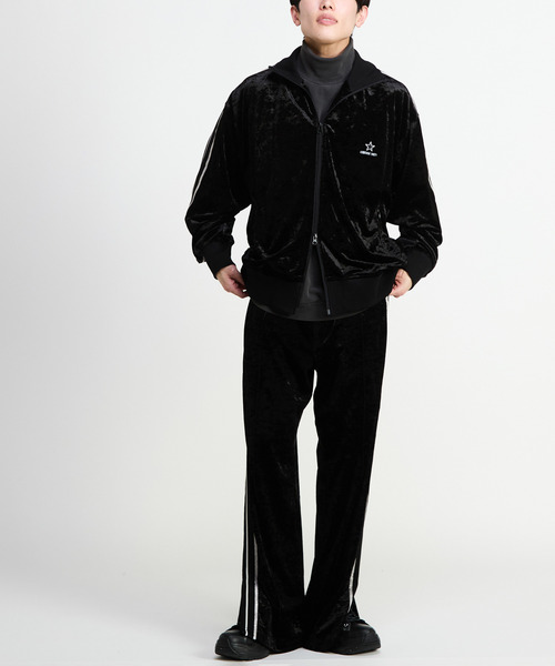 CONVERSE TOKYO（コンバーストウキョウ）の「SIDE LINE CRASHED VELOR TRACK PANTS（その他パンツ・レディース・ピンク/グレー/ブルー/ブラック・SMALL/MEDIUM）」の5枚目の写真