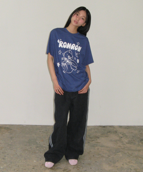 RONRON(ロンロン)の「EMBO KITSCH CAT OVER FIT T SHIRT VINTAGE BLUE(Tシャツ/カットソー・レディース・その他・FREE)」の3枚目の写真