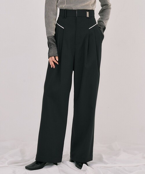 UNITED TOKYO(ユナイテッドトウキョウ)の「プレートループパンツ|ウォッシャブル/防シワ/ストレッチ/オフィスカジュアル/細見え/秋服/冬服(スラックス・レディース・ブラウン/ブラック・1/2/3)」の1枚目の写真