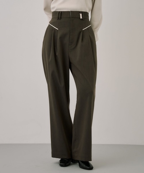 UNITED TOKYO(ユナイテッドトウキョウ)の「プレートループパンツ|ウォッシャブル/防シワ/ストレッチ/オフィスカジュアル/細見え/秋服/冬服(スラックス・レディース・ブラウン/ブラック・1/2/3)」の2枚目の写真