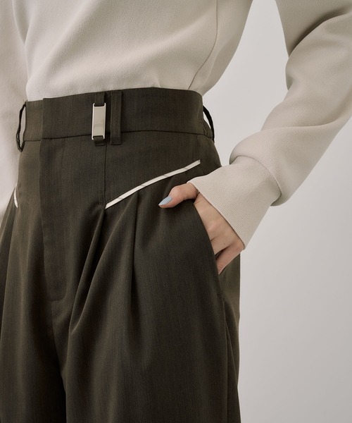 UNITED TOKYO(ユナイテッドトウキョウ)の「プレートループパンツ|ウォッシャブル/防シワ/ストレッチ/オフィスカジュアル/細見え/秋服/冬服(スラックス・レディース・ブラウン/ブラック・1/2/3)」の19枚目の写真