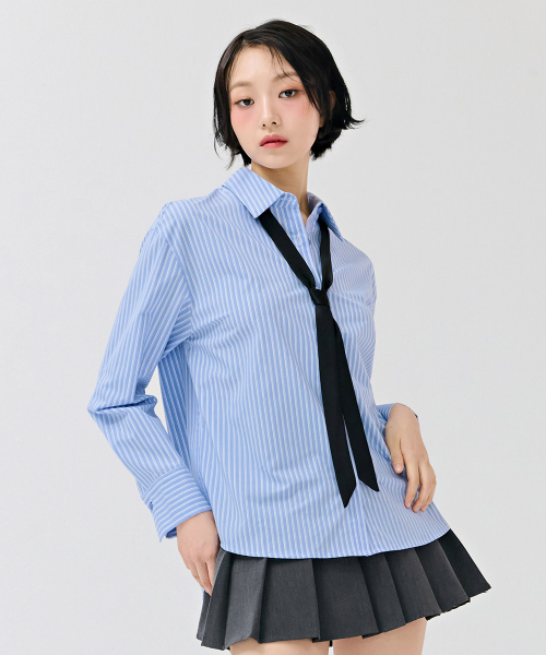 CHASECULT(チェイスカルト)の「レディース ベーシックストライプシャツ-スカイブルー(シャツ/ブラウス・レディース・スカイブルー・90/85)」の2枚目の写真