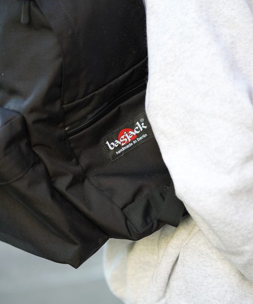 BAGJACK(バッグジャック)の「bagjack / バッグジャック daypack M(バックパック/リュック・メンズ・ブラック・FREE)」の2枚目の写真