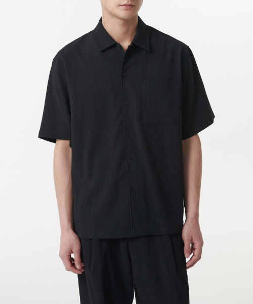 MUSINSA STANDARD（ムシンサスタンダード）の「クリンクルリラックスド半袖シャツ[ブラック]（シャツ/ブラウス・メンズ・その他・MEDIUM/LARGE/X-LARGE/XX-LARGE）」の2枚目の写真