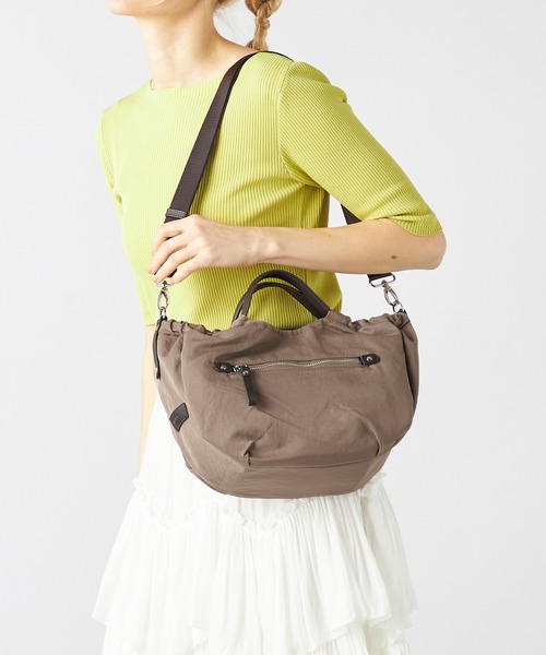 MONICA（モニカ）の「【MONICA】サイドギャザー2WAYトートバッグ Sサイズ（トートバッグ・レディース・イエロー系その他/ブラック/ベージュ・FREE）」の6枚目の写真