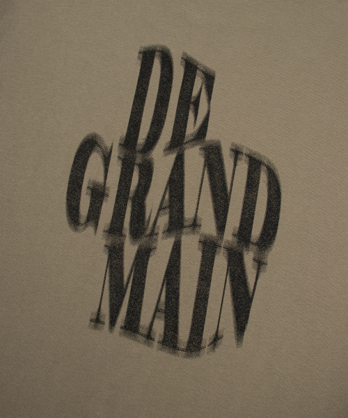 DE GRAND MATIN（ディグランドマーティン）の「BLURRY LOGO TEE_KHAKI（Tシャツ/カットソー・レディース・その他・MEDIUM/LARGE）」の5枚目の写真