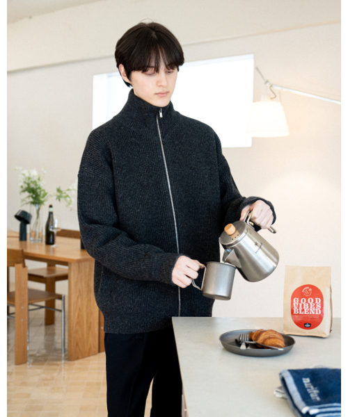 ASTLAY(アストレイ)の「Excella Lambswool Knit zip-up (Charcoal /M.Gray)(カーディガン/ボレロ・メンズ・その他・2/3)」の2枚目の写真
