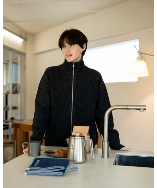 ASTLAY(アストレイ)の「Excella Lambswool Knit zip-up (Charcoal /M.Gray)(カーディガン/ボレロ・メンズ・その他・2/3)」の3枚目の写真