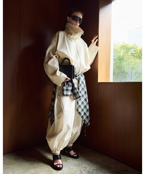 PRANK PROJECT（プランクプロジェクト）の「ボリュームタックフォルムブルゾン / Volume-Tucked Form Blouson（ブルゾン・レディース・ブラック/アイボリー・FREE）」の21枚目の写真