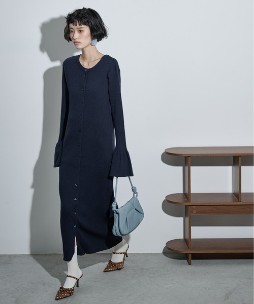 THE YOn(ザヨン)の「2WAYフレアスリーブリブニットワンピース(ワンピース・レディース・グレー/アイボリー/ライム/ネイビー・FREE)」の4枚目の写真