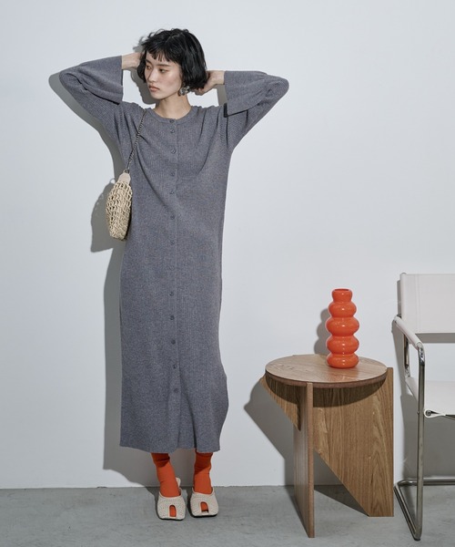 THE YOn(ザヨン)の「2WAYフレアスリーブリブニットワンピース(ワンピース・レディース・グレー/アイボリー/ライム/ネイビー・FREE)」の3枚目の写真