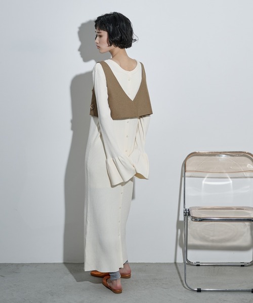 THE YOn(ザヨン)の「2WAYフレアスリーブリブニットワンピース(ワンピース・レディース・グレー/アイボリー/ライム/ネイビー・FREE)」の2枚目の写真