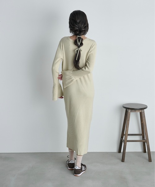 THE YOn(ザヨン)の「2WAYフレアスリーブリブニットワンピース(ワンピース・レディース・グレー/アイボリー/ライム/ネイビー・FREE)」の18枚目の写真