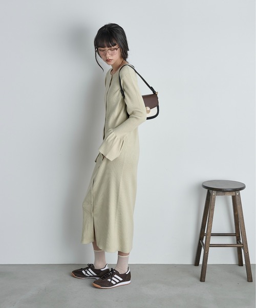 THE YOn(ザヨン)の「2WAYフレアスリーブリブニットワンピース(ワンピース・レディース・グレー/アイボリー/ライム/ネイビー・FREE)」の17枚目の写真