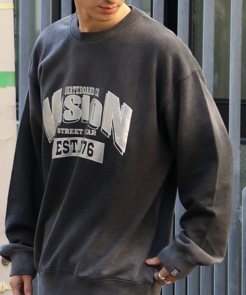 VISION STREET WEAR（ヴィジョンストリートウェア）の「【VISION STREET WEAR/ヴィジョンストリートウェア】Bleach College TRN/ブリーチ加工 カレッジロゴ スウェット トレーナー（スウェット・メンズ・ライトグレー/ブルー/ブラック・LL/L/M）」の4枚目の写真