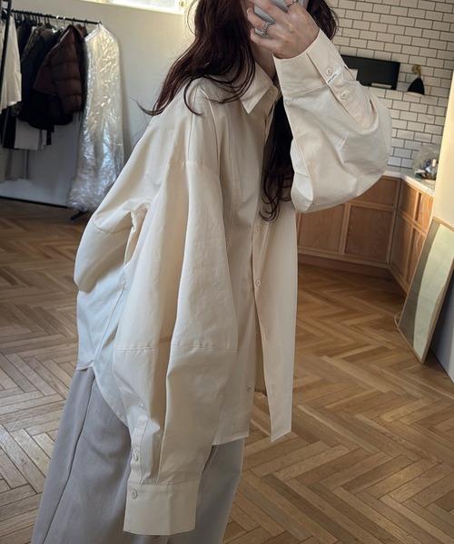 WILLFULLY（ウィルフリー）の「back volume statement cocoon shirt（シャツ/ブラウス・レディース・ブルー/ピンク/イエロー系・FREE）」の5枚目の写真