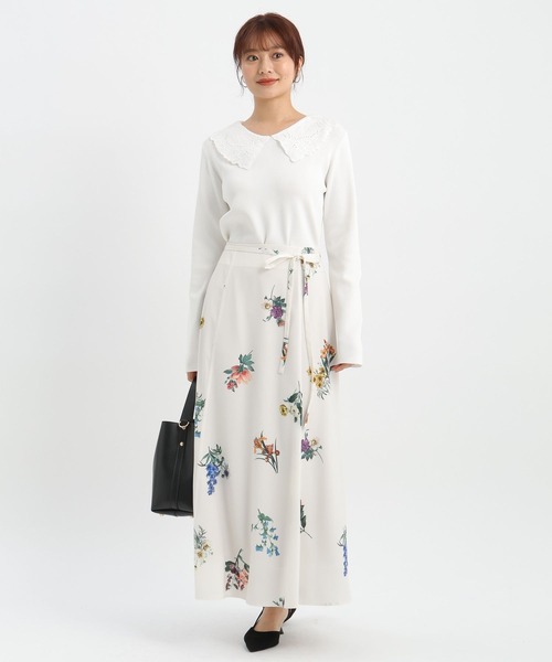 Andemiu（アンデミュウ）の「ボタニカルフラワーフレアスカート639130（スカート・レディース・ネイビー/グレイッシュベージュ・FREE）」の9枚目の写真