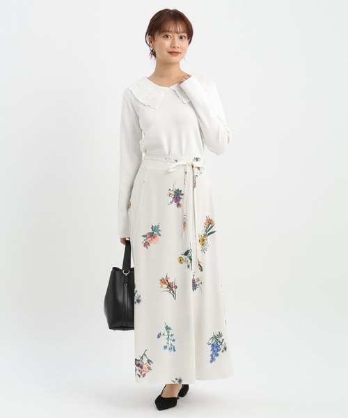 Andemiu（アンデミュウ）の「ボタニカルフラワーフレアスカート639130（スカート・レディース・ネイビー/グレイッシュベージュ・FREE）」の10枚目の写真