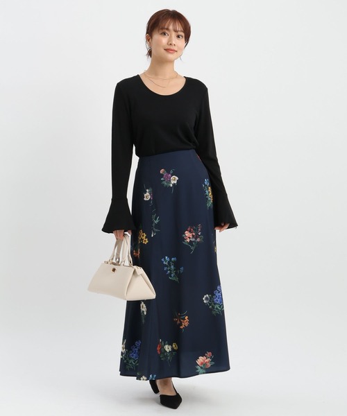 Andemiu（アンデミュウ）の「ボタニカルフラワーフレアスカート639130（スカート・レディース・ネイビー/グレイッシュベージュ・FREE）」の11枚目の写真