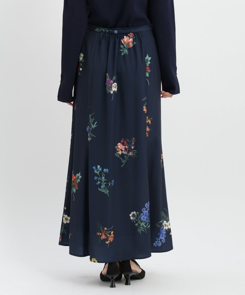 Andemiu（アンデミュウ）の「ボタニカルフラワーフレアスカート639130（スカート・レディース・ネイビー/グレイッシュベージュ・FREE）」の17枚目の写真