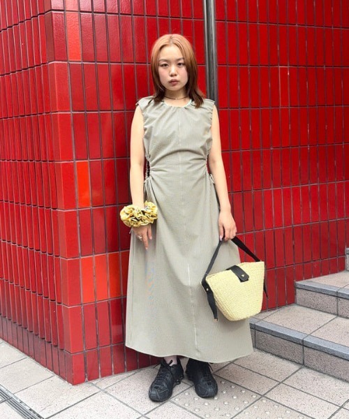 Ray BEAMS(レイビームス)の「カットアウト ノースリーブ ワンピース(ワンピース・レディース・グリーン/ブラック・0/1)」の5枚目の写真