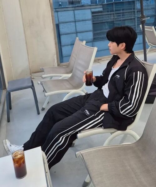 LMCの「PIPING LINE TRACK PANTS black(スウェットパンツ・レディース・その他・S/M/L)」の3枚目の写真