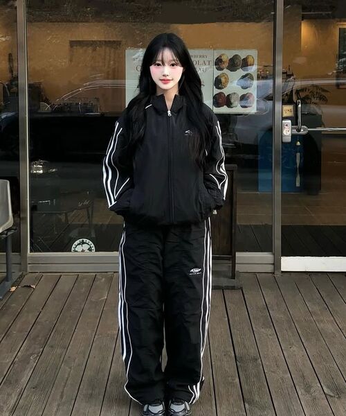 LMCの「PIPING LINE TRACK PANTS black(スウェットパンツ・レディース・その他・S/M/L)」の15枚目の写真