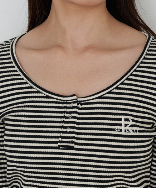 RAY CASSIN（レイカズン）の「【5色展開　無地 / ボーダー】胸刺繍UネックヘンリーロンT（Tシャツ/カットソー・レディース・グレー/ホワイト系その他2/グレー系その他2/ホワイト/ホワイト系その他・FREE）」の15枚目の写真