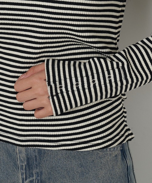 RAY CASSIN（レイカズン）の「【5色展開　無地 / ボーダー】胸刺繍UネックヘンリーロンT（Tシャツ/カットソー・レディース・グレー/ホワイト系その他2/グレー系その他2/ホワイト/ホワイト系その他・FREE）」の17枚目の写真