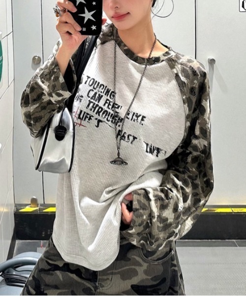 SHEENA(シーナ)の「カモフラ柄ラグランスリーブワッフルロンT(Tシャツ/カットソー・レディース・ライトグレー・M)」の4枚目の写真