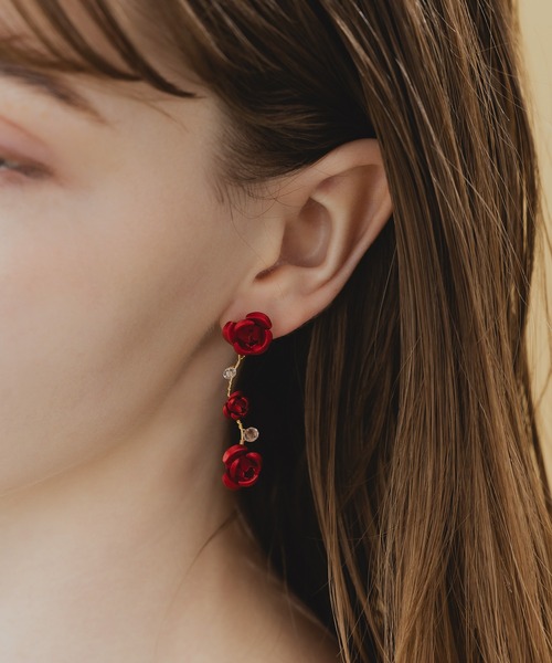 LA MUe(ラミュー)の「【LA MUE】ニッケルフリー ローズ ワイヤーロングピアス(ピアス(両耳用)・レディース・ブラック/ブルー/レッド・FREE)」の1枚目の写真