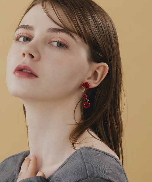 LA MUe(ラミュー)の「【LA MUE】ニッケルフリー ローズ ワイヤーロングピアス(ピアス(両耳用)・レディース・ブラック/ブルー/レッド・FREE)」の8枚目の写真