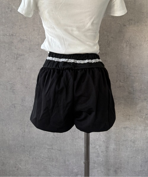 lilful(リルフル)の「【26年春夏新作】サイドレースライン ワンポイントナンバリング刺繍 バルーンシルエットショーパン(スウェットパンツ・レディース・ブラック・F)」の9枚目の写真