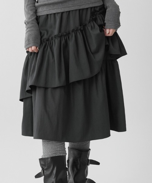 Vipoa（ヴィポア）の「asymmetry frill skirt（スカート・レディース・カーキ/ブラック・FREE）」の3枚目の写真