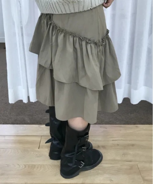 Vipoa（ヴィポア）の「asymmetry frill skirt（スカート・レディース・カーキ/ブラック・FREE）」の14枚目の写真