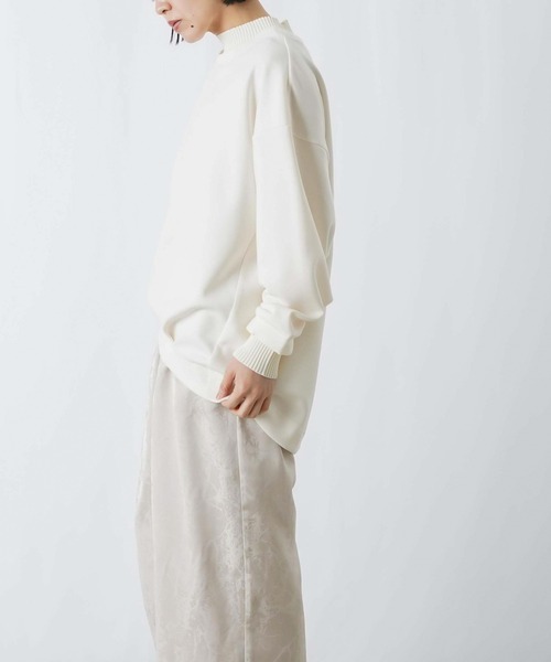 LUCA/LADY LUCK LUCA（ルカ/レディラックルカ）の「LC/LLL ニットレイヤード風ダンボールプルオーバー（Tシャツ/カットソー・レディース・チャコールグレー/アイボリー/グリーン・FREE）」の4枚目の写真