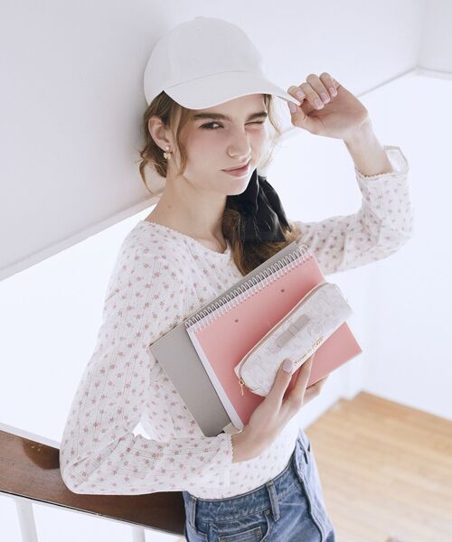 Maison de FLEUR（メゾンドフルール）の「フラワーガーデン柄合皮ロングポーチ（ポーチ・レディース・サックスブルー/ピンク/ブラック・FREE）」の10枚目の写真