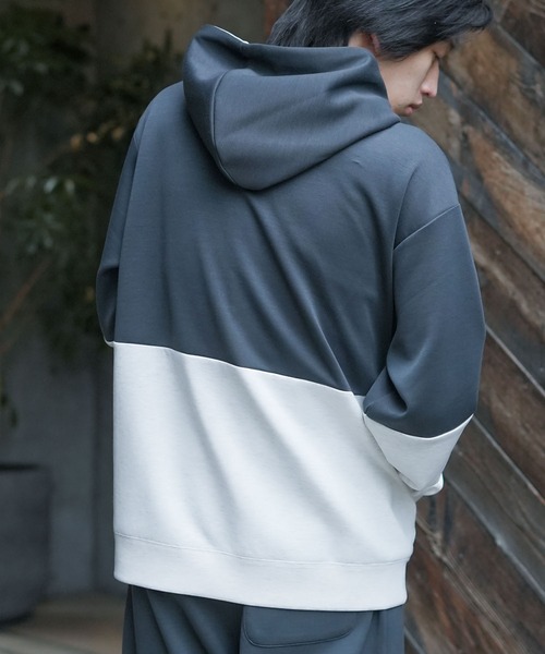 Blue Standard (ブルースタンダード)の「【BLUE STANDARD/ブルースタンダード】【1枚でサマになるバイカラー】パフィースウェットパーカー 配色切り替え フードが立つ(パーカー・メンズ・アイボリー/ブラック/チャコールグレー/グレー・MEDIUM/LARGE/X-LARGE)」の11枚目の写真