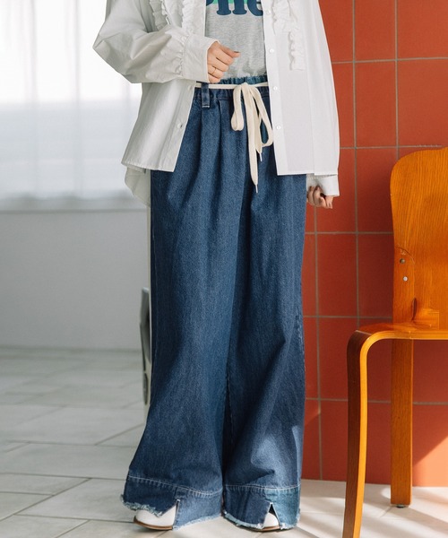 POU DOU DOU(プードゥドゥ)の「スリットヘムタックデニムパンツ(デニムパンツ・レディース・インディゴブルー/ブルー系その他・3)」の2枚目の写真