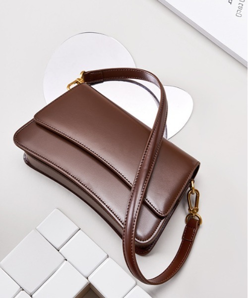 NiiNa(ニーナ)の「【 NiiNa / ニーナ 】高品質レザー2wayスリムシルエットショルダーバッグ(ショルダーバッグ・レディース・ブラウン/レッド/ブラック・FREE)」の13枚目の写真
