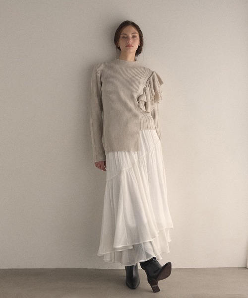 MIELI INVARIANT（ミエリインヴァリアント）の「Aurora Tiered Sheen Skirt（スカート・レディース・ライトグレー・FREE）」の3枚目の写真