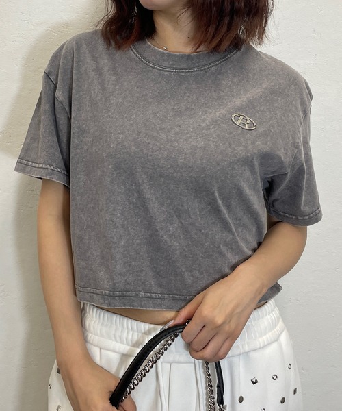 ROGER AND RAW(ロジャーアンドロウ)の「プレート付きピグメントクロップドTシャツ(Tシャツ/カットソー・レディース・ブラック/グレー/ベージュ/パープル・FREE)」の21枚目の写真