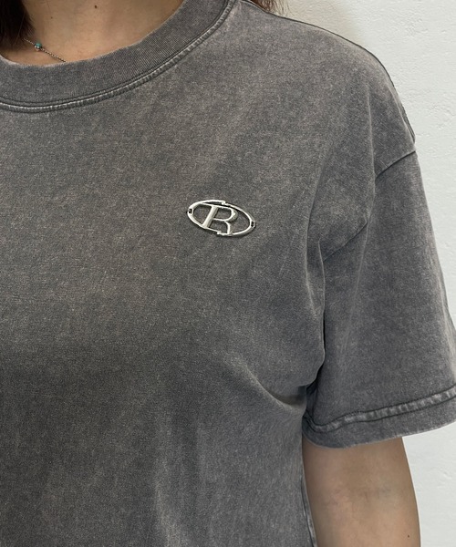 ROGER AND RAW(ロジャーアンドロウ)の「プレート付きピグメントクロップドTシャツ(Tシャツ/カットソー・レディース・ブラック/グレー/ベージュ/パープル・FREE)」の20枚目の写真