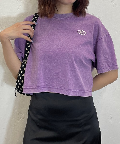 ROGER AND RAW(ロジャーアンドロウ)の「プレート付きピグメントクロップドTシャツ(Tシャツ/カットソー・レディース・ブラック/グレー/ベージュ/パープル・FREE)」の18枚目の写真